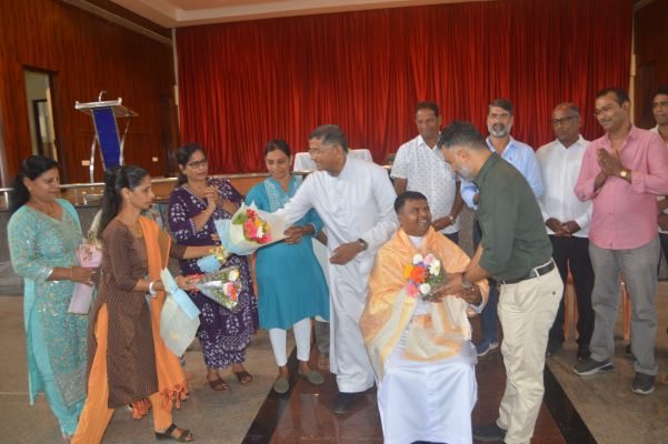 Moodubelle Parishioners Accord Heartfelt Farewell to Fr. Rickson Monteiro - Photo 12