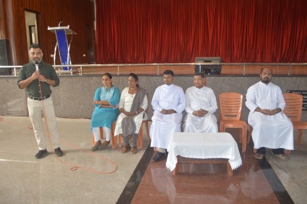 Moodubelle Parishioners Accord Heartfelt Farewell to Fr. Rickson Monteiro - Photo 17